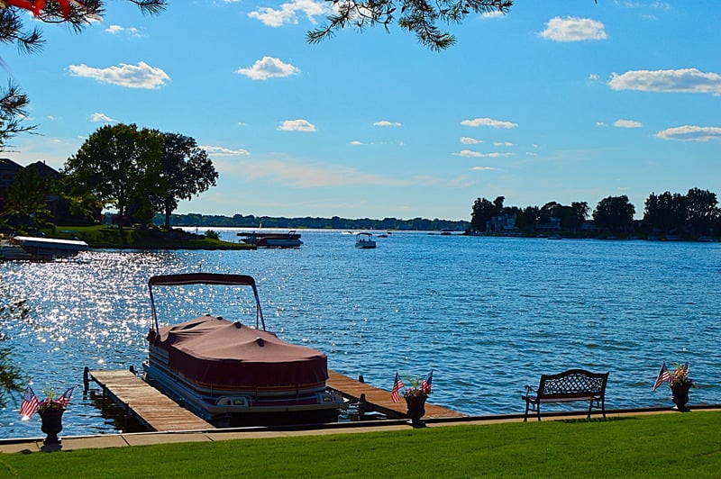 What is the Difference Between a Pontoon and a Jetty and Where to Buy It?